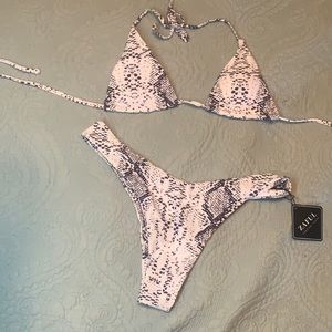 ZAFUL Halter Snakeskin High Leg Bikini -